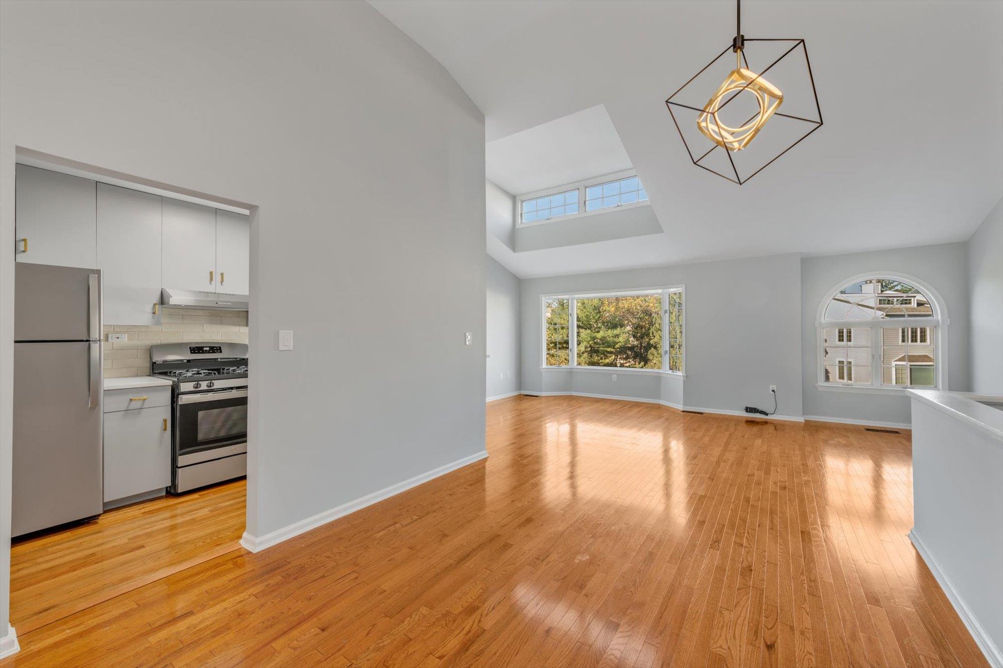 240-06B Oak Park Drive, Douglaston, New York image 6