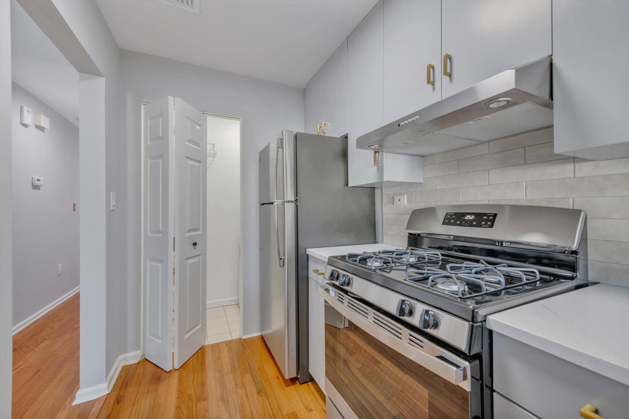 240-06B Oak Park Drive, Douglaston, New York image 10