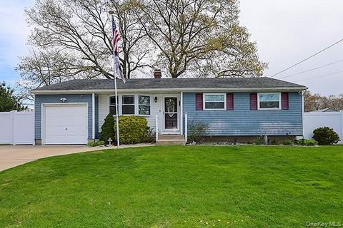 Photo of 99 Ronkonkoma Boulevard, Centereach, NY 11720 (MLS # 982830)