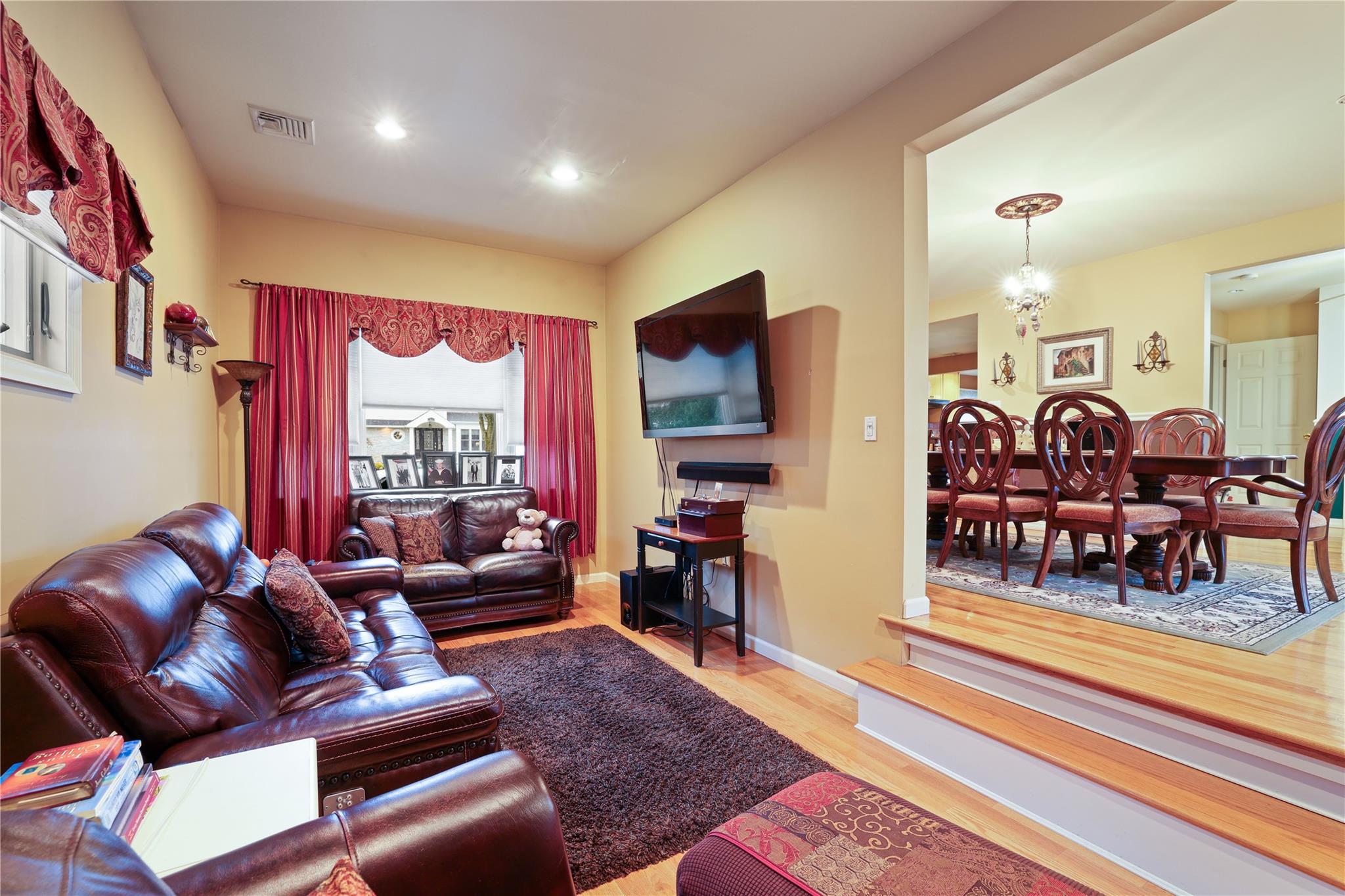 94 New Hampshire Avenue, Massapequa, New York image 4