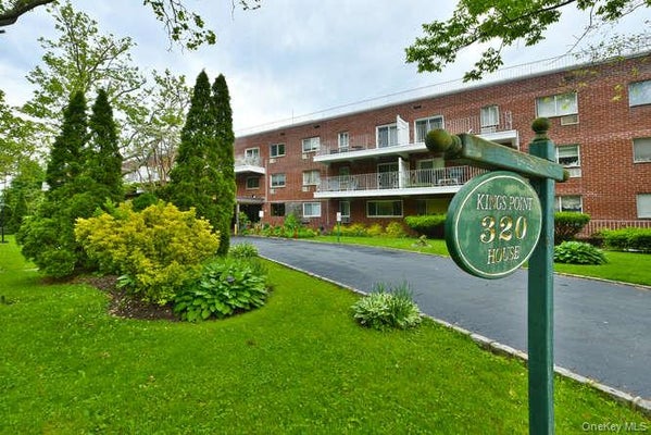 320 E SHORE RD APT 11C, GREAT NECK, NY 11023 - Image 53ee46f048f7dae37a6edcaa80d101bb/1758080279