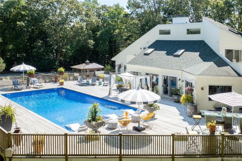 26 Quarter Court Westhampton NY 11977