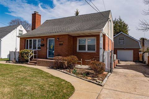 1595 Washington Avenue Seaford NY 11783