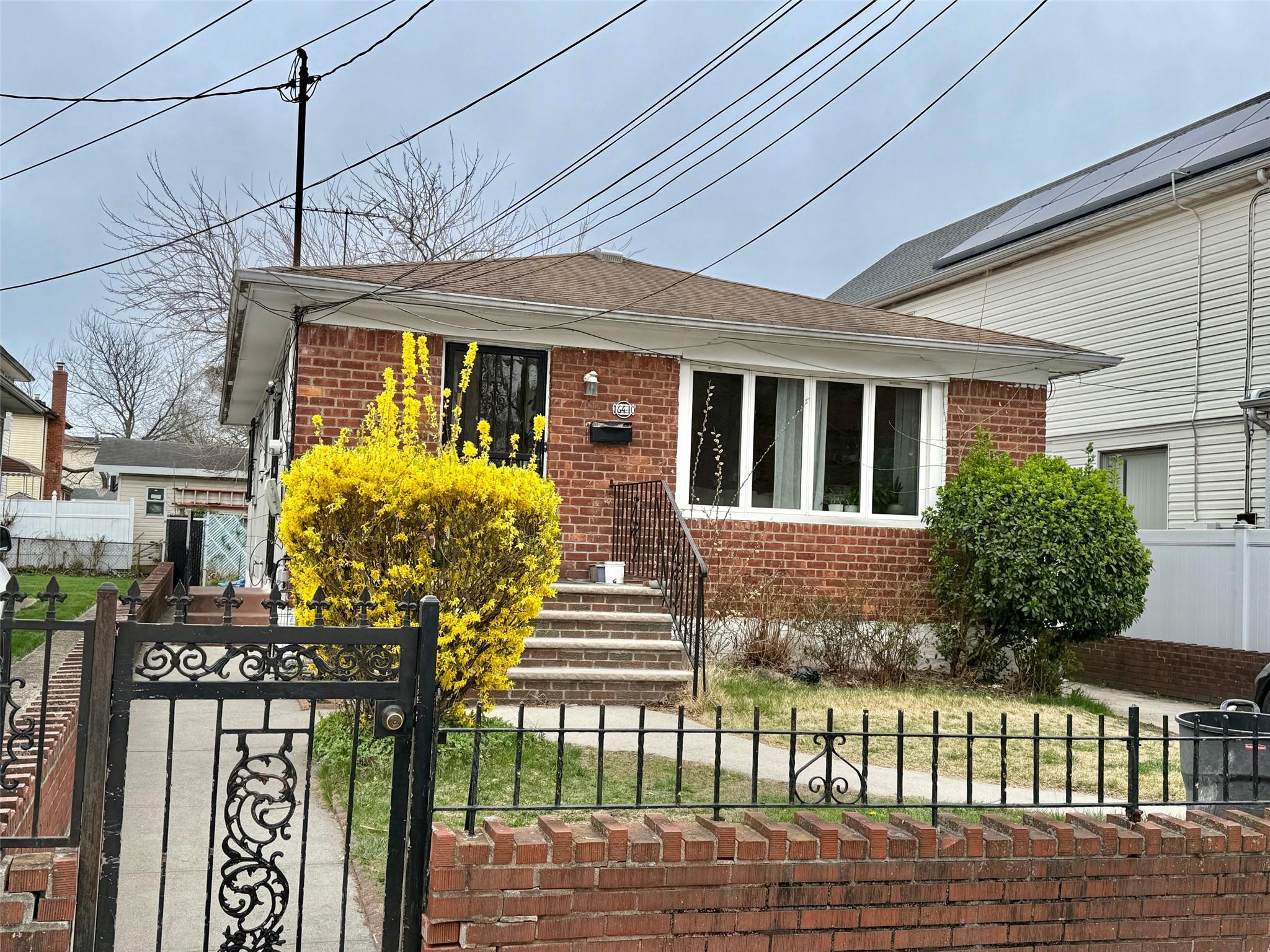 33 Ball Park Lane, Hicksville, New York image 1