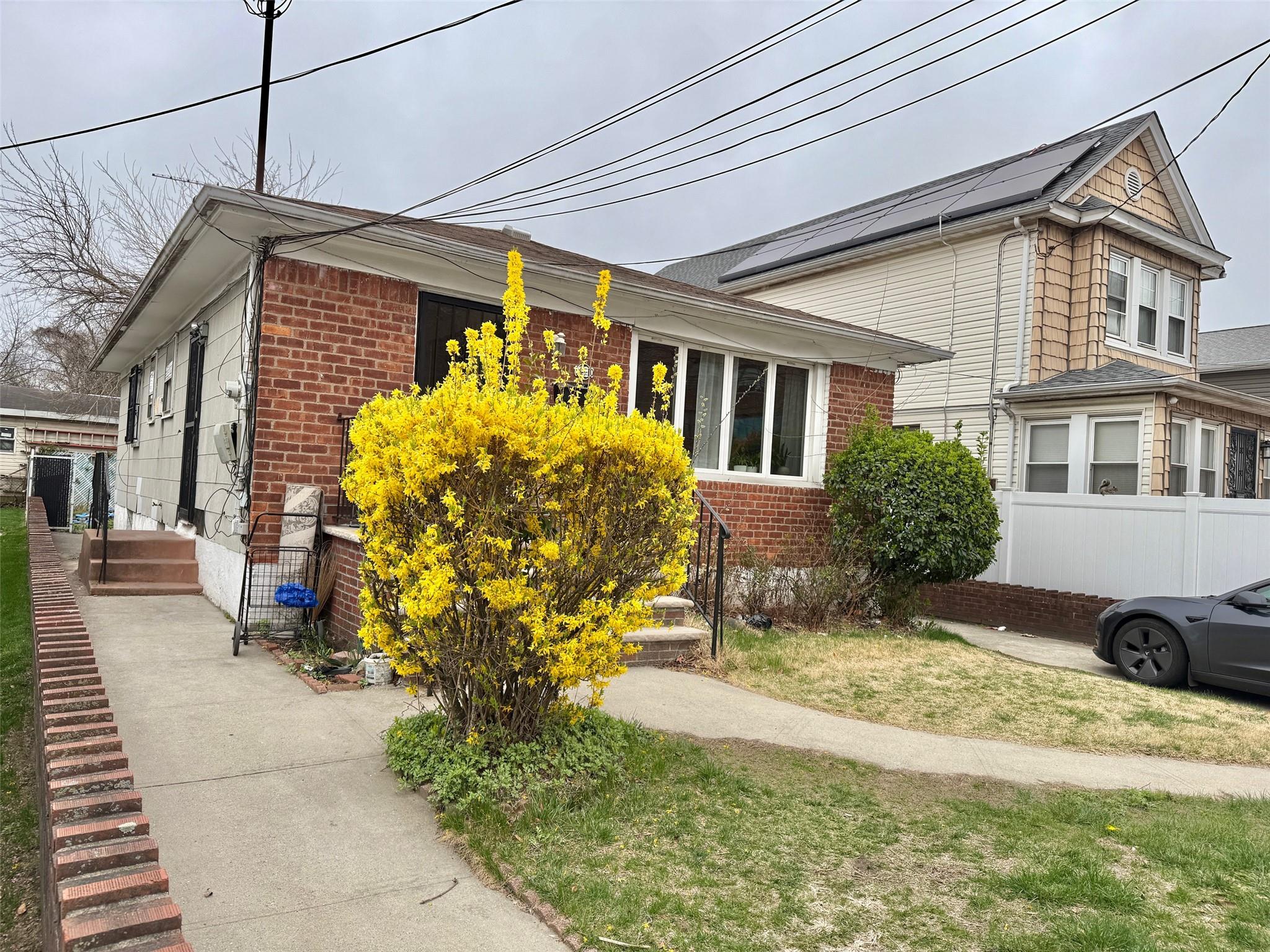 33 Ball Park Lane, Hicksville, New York image 5