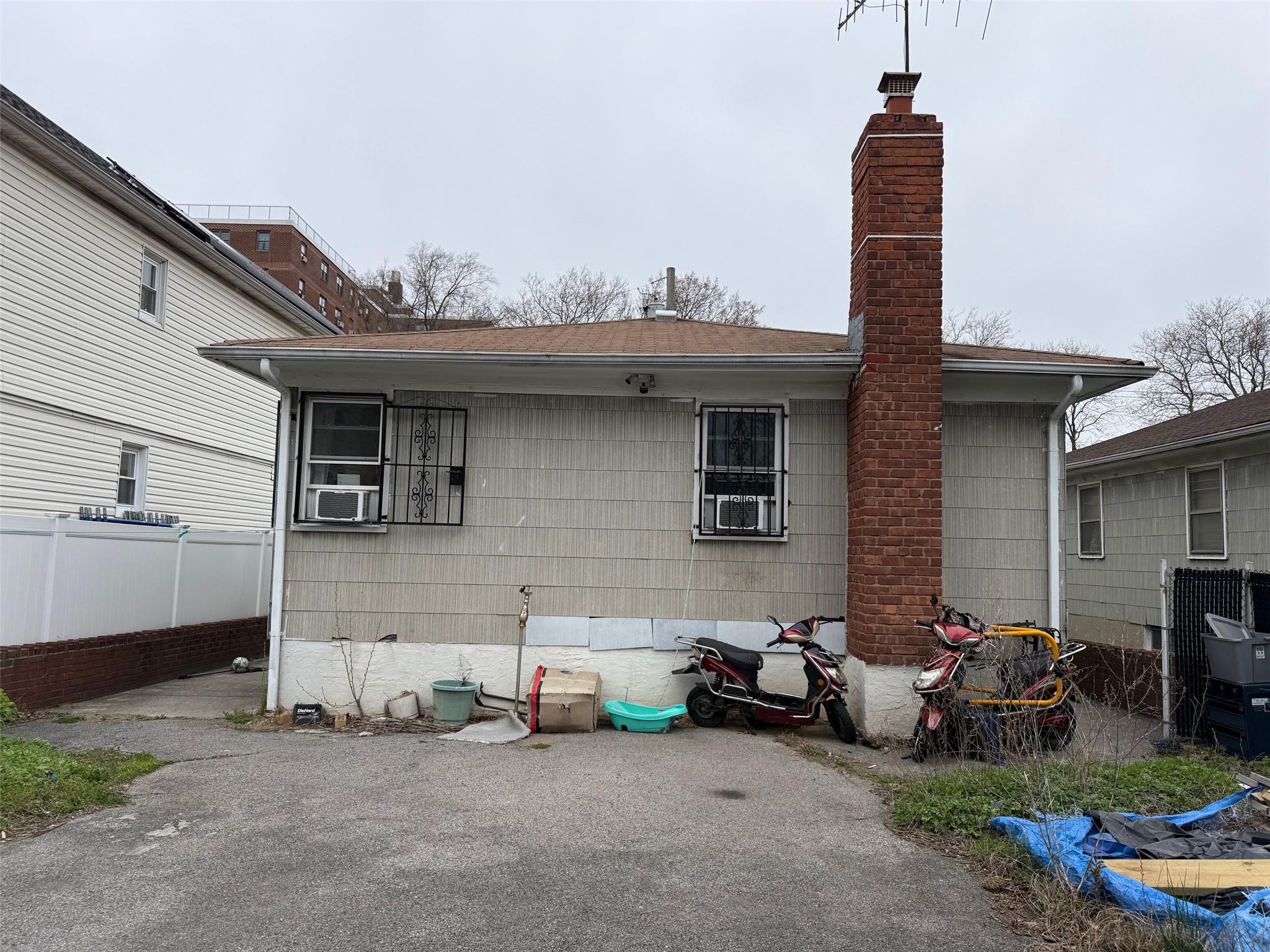 33 Ball Park Lane, Hicksville, New York image 6