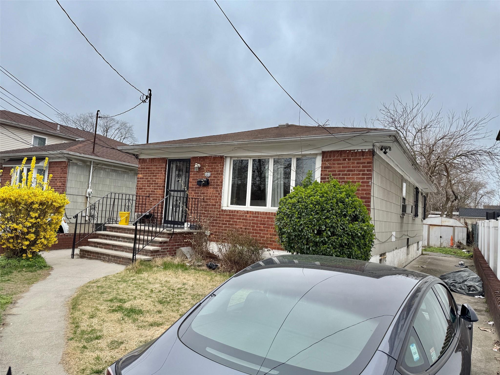 33 Ball Park Lane, Hicksville, New York image 3