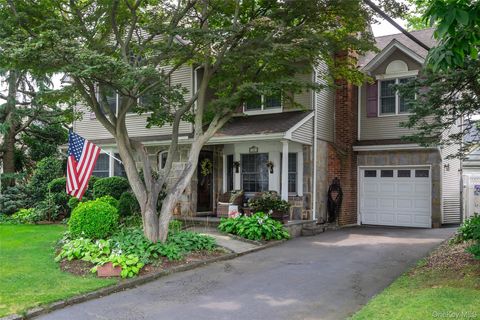 14 Magnolia Drive New Hyde Park NY 11040
