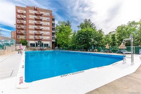 Photo of 1 Balint Drive #661, Yonkers, NY 10710 (MLS # 898494)