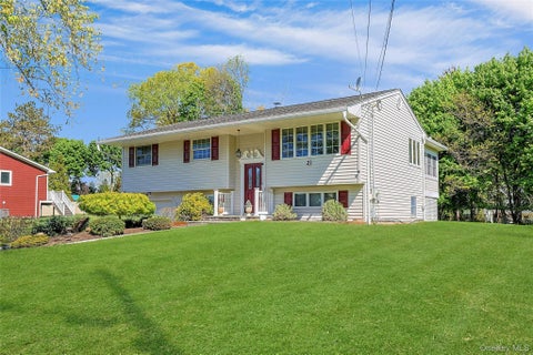 Homes For Sale - 21 Kreuz Drive<br/> Rockland County, West Nyack, NY 10994