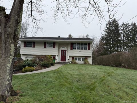 Photo of 21 Kreuz Drive, West Nyack, NY 10994 (MLS # 986882)