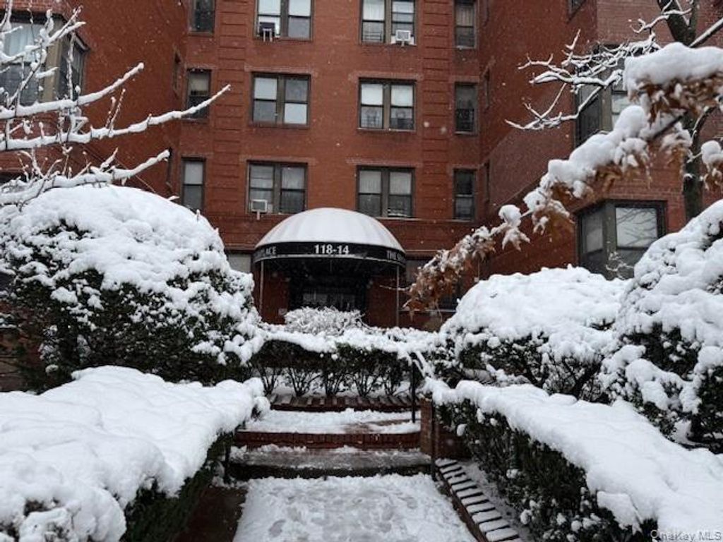 Photo of 118-14 83rd Avenue #3G, Kew Gardens, NY 11415 (MLS # 944433)