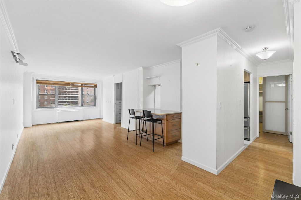 Photo of 70-25 Yellowstone Boulevard #3X, Forest Hills, NY 11375 (MLS # 1058396)