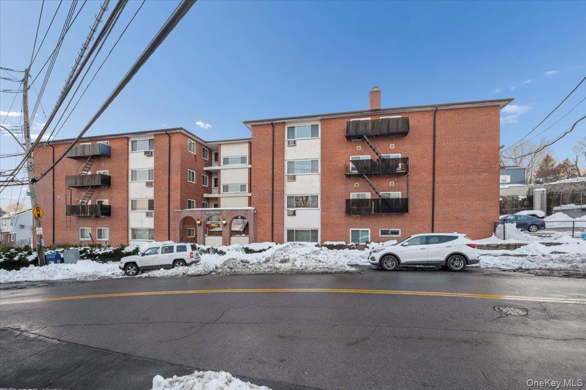 Photo 1 of 7 — 900 Midland Avenue 1D, Yonkers, NY 10704