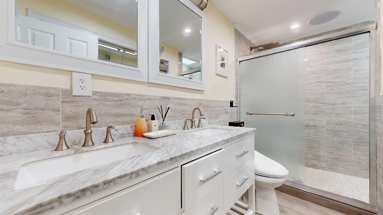 25 Charter Avenue, Dix Hills, New York image 10