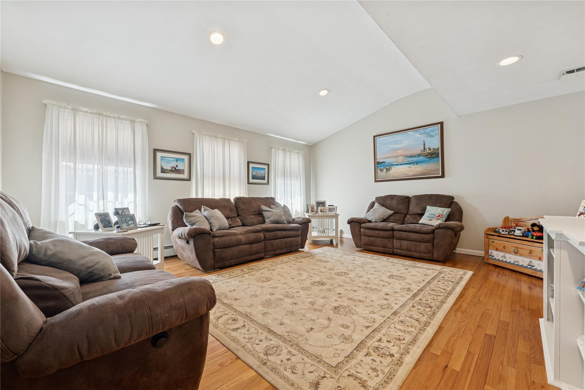 2062 Washington Avenue, Seaford, New York image 12