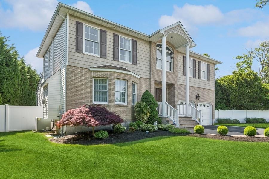 2062 Washington Avenue, Seaford, New York image 2