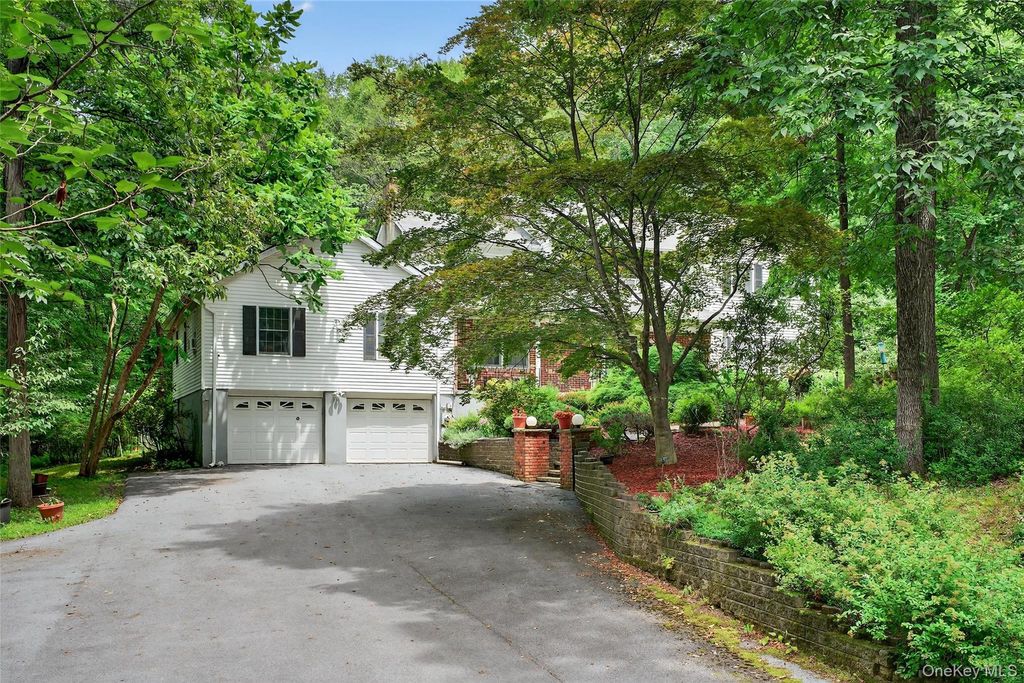 Photo of 72 Peddler Hill Road, Monroe, NY 10950 (MLS # 941405)