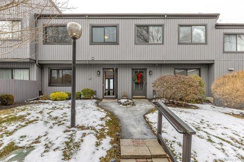 1907 Magnolia Walk Poughkeepsie NY 12603