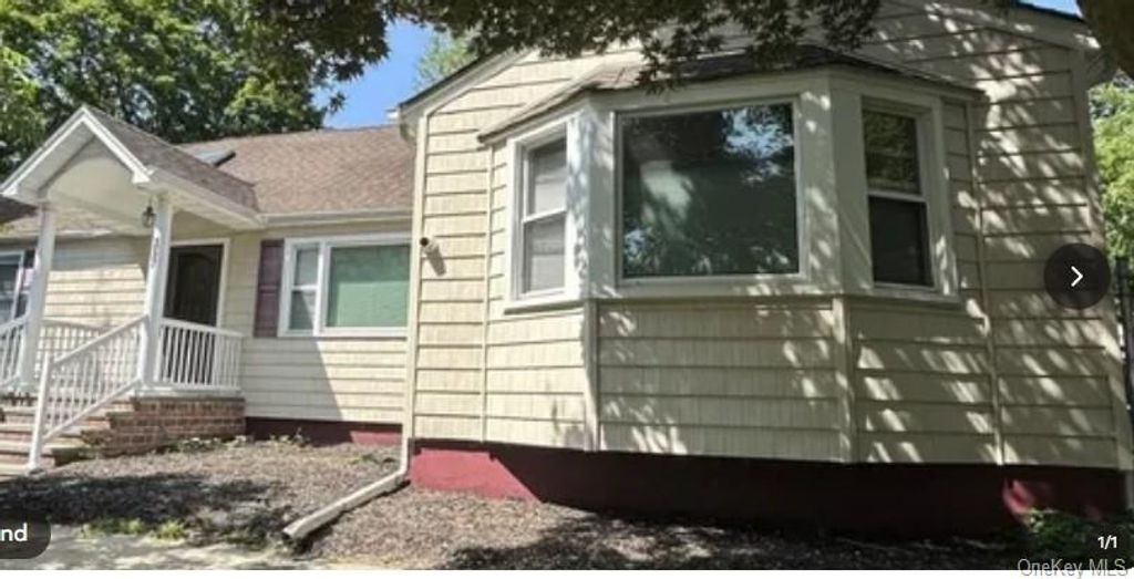 Photo of 357 Deer Park Road, Dix Hills, NY 11746 (MLS # 970140)