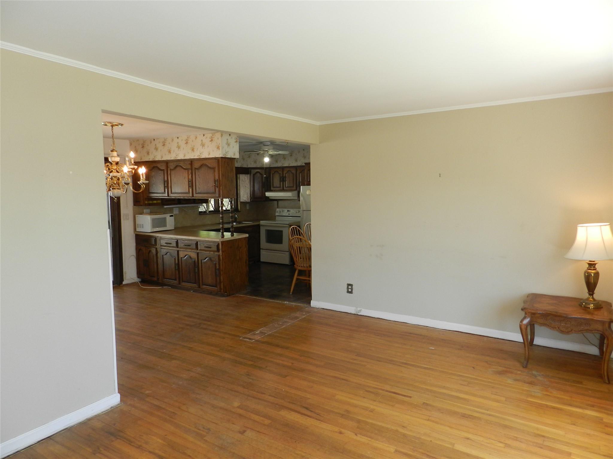 331 Boundary Avenue, Bethpage, New York image 3
