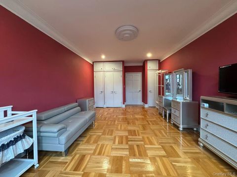 Photo of 144-80 Sandford Avenue #6F, Flushing, NY 11355 (MLS # 920018)