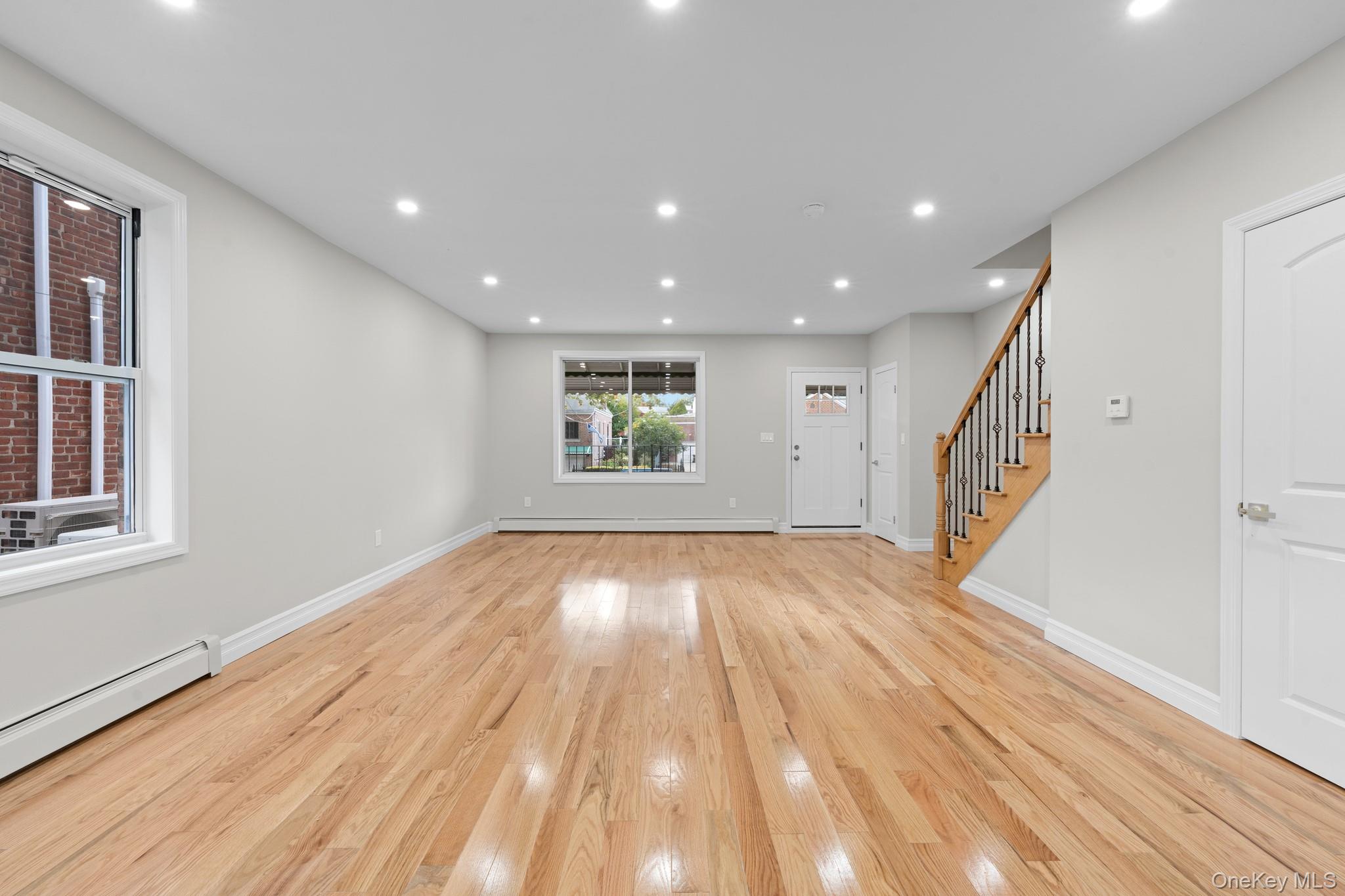 2524 Tenbroeck Avenue