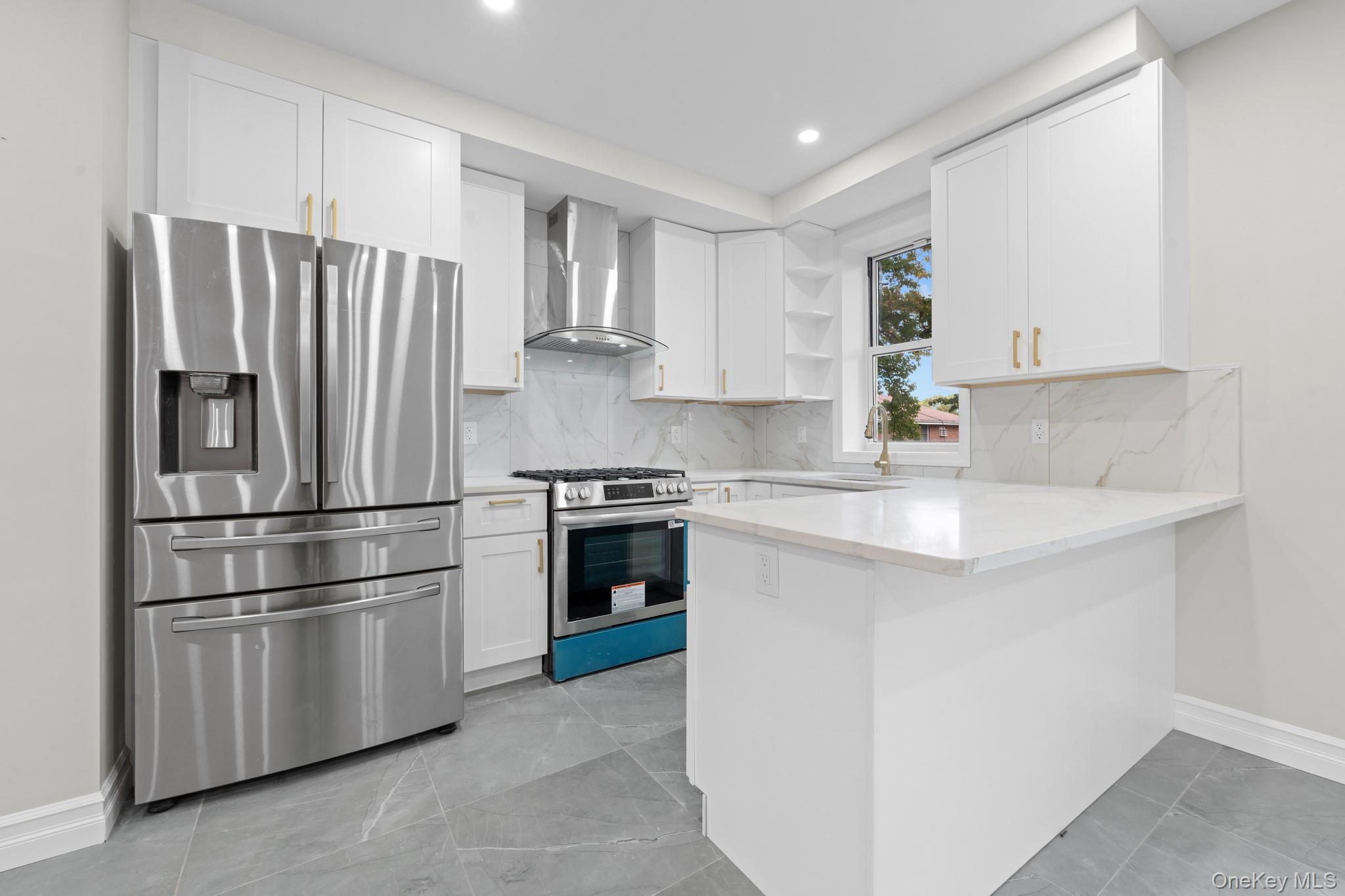 2524 Tenbroeck Avenue