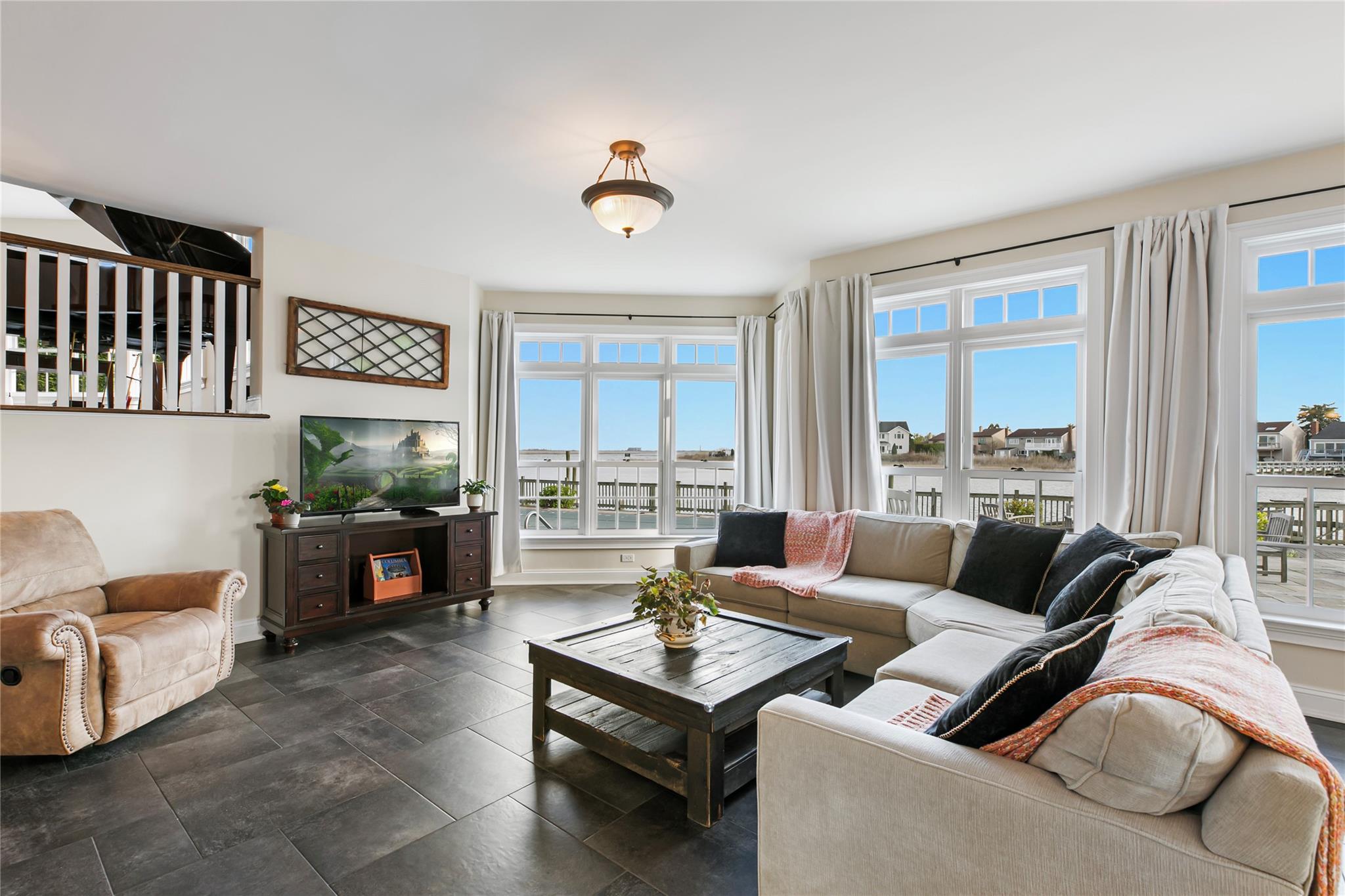 3076 Riverside Drive, Wantagh, New York image 8