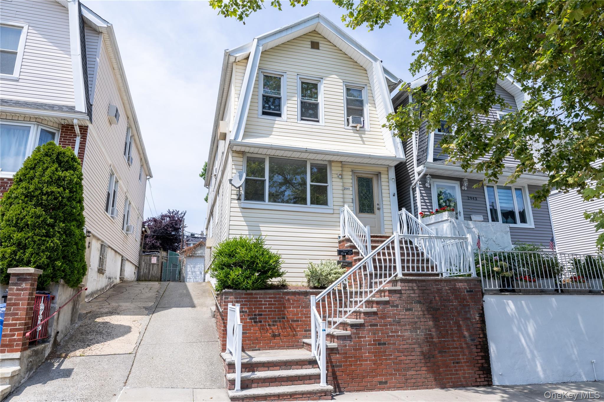 Photo 1 of 31 — 2941 Middletown Road, Bronx, NY 10461