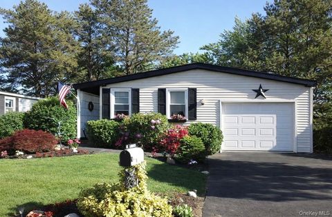 Condo For Sale - 43 Village Circle<br/> Manorville, NY 11949