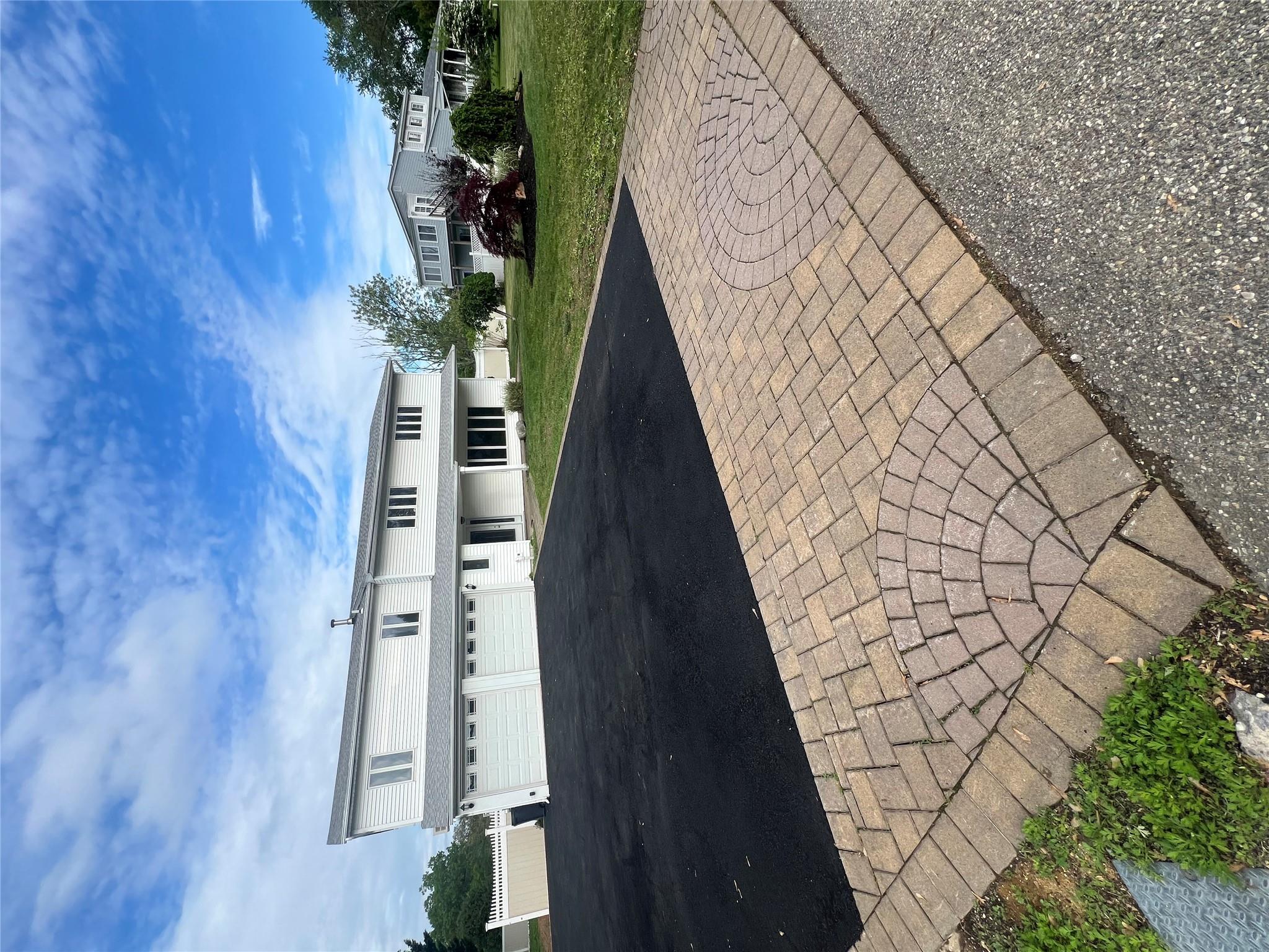 35 Thomas Street, Coram, New York image 1