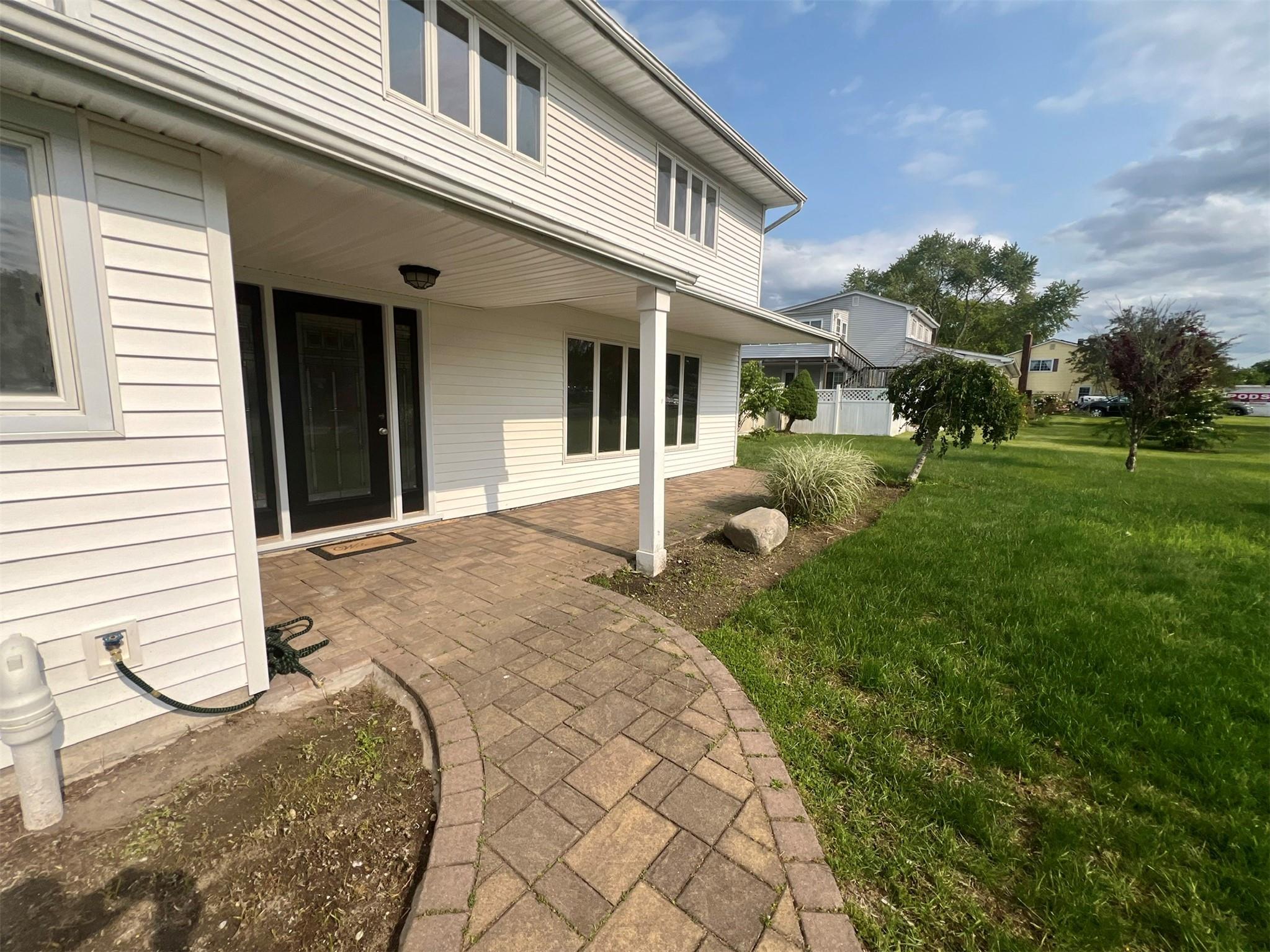 35 Thomas Street, Coram, New York image 5