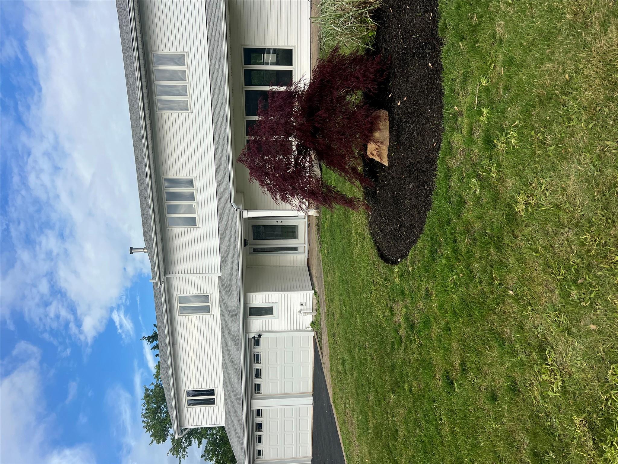 35 Thomas Street, Coram, New York image 2