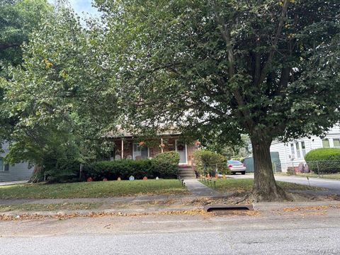 Photo of 2684 Park Avenue, Baldwin, NY 11510 (MLS # 918556)