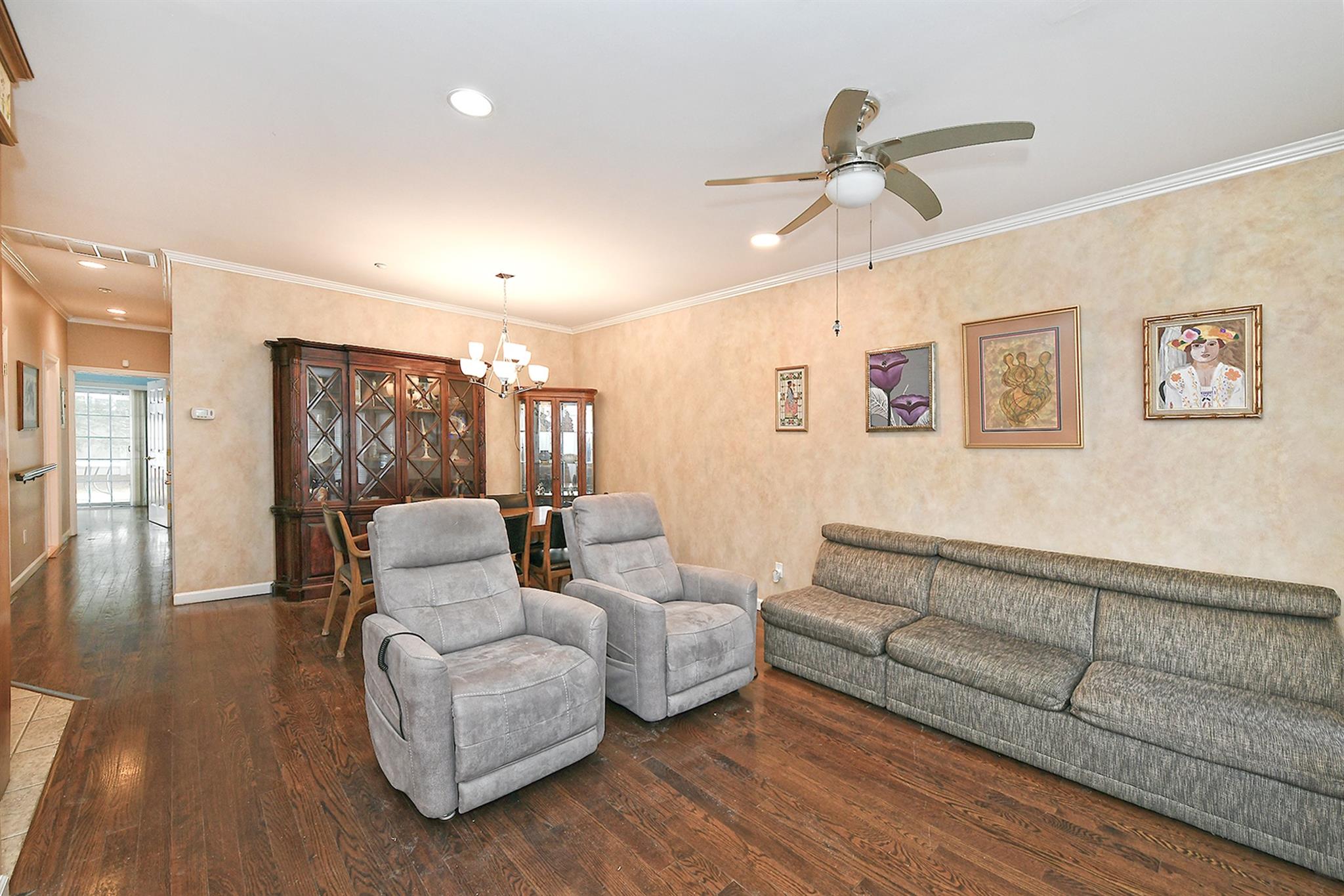294 Spring Drive, East Meadow, New York image 4