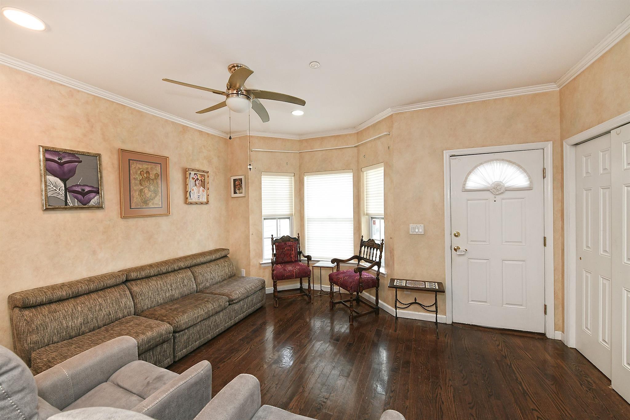 294 Spring Drive, East Meadow, New York image 3