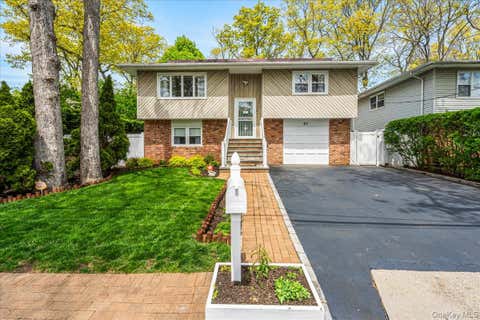Condo For Sale - 27 Stuyvesant Street<br/> Huntington, NY 11743