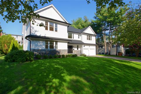 Photo of 108 Tanners Pond Road, Garden City, NY 11530 (MLS # 919383)