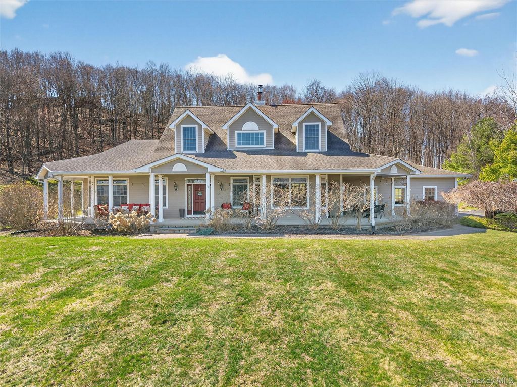 Photo of 5 Deer Meadow Drive, Wallkill, NY 12589 (MLS # 976245)