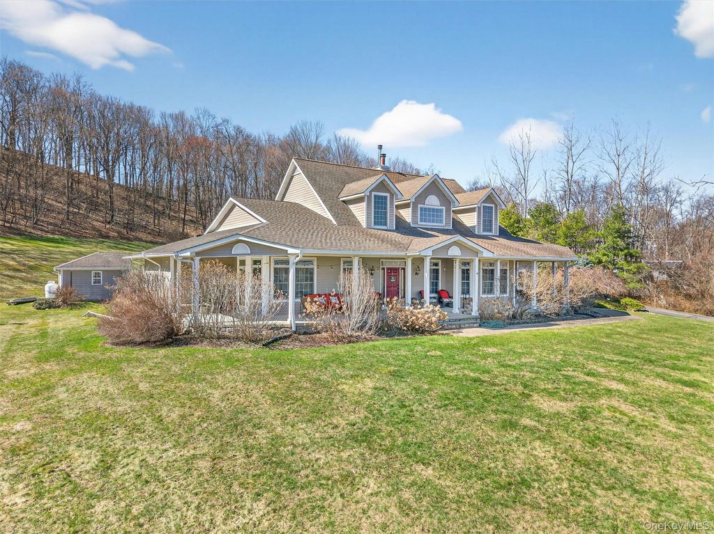 Photo of 5 Deer Meadow Drive, Wallkill, NY 12589 (MLS # 976245)