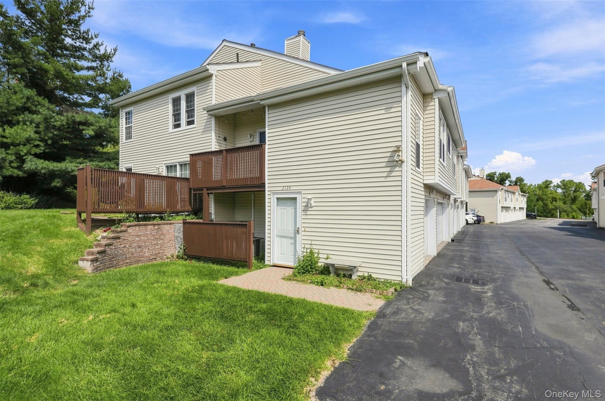 2124 Whispering Hills
