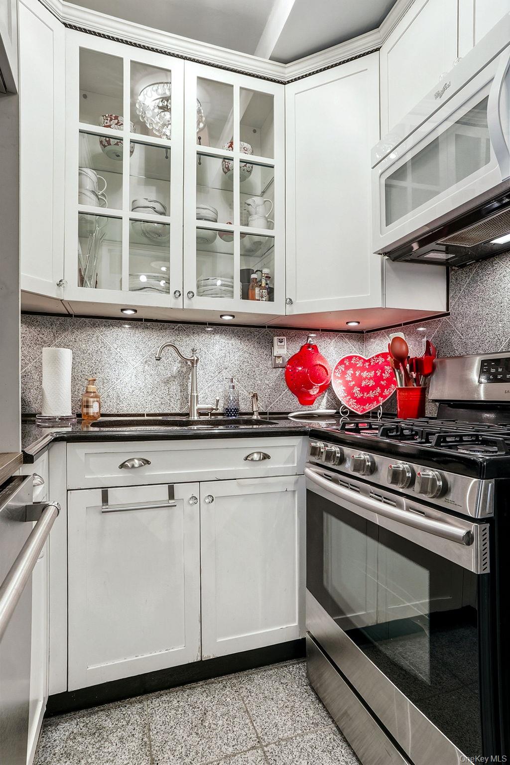 80 Hartsdale Avenue E 101