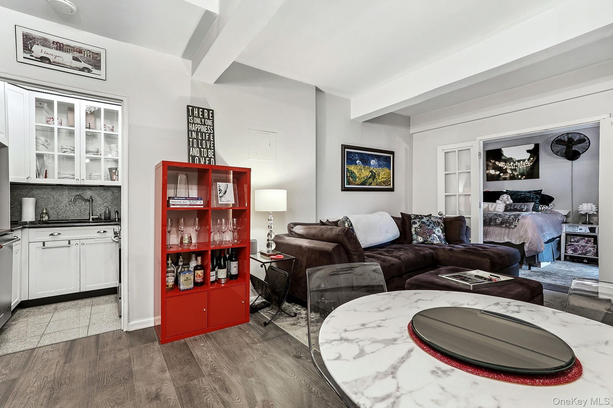 80 Hartsdale Avenue E 101