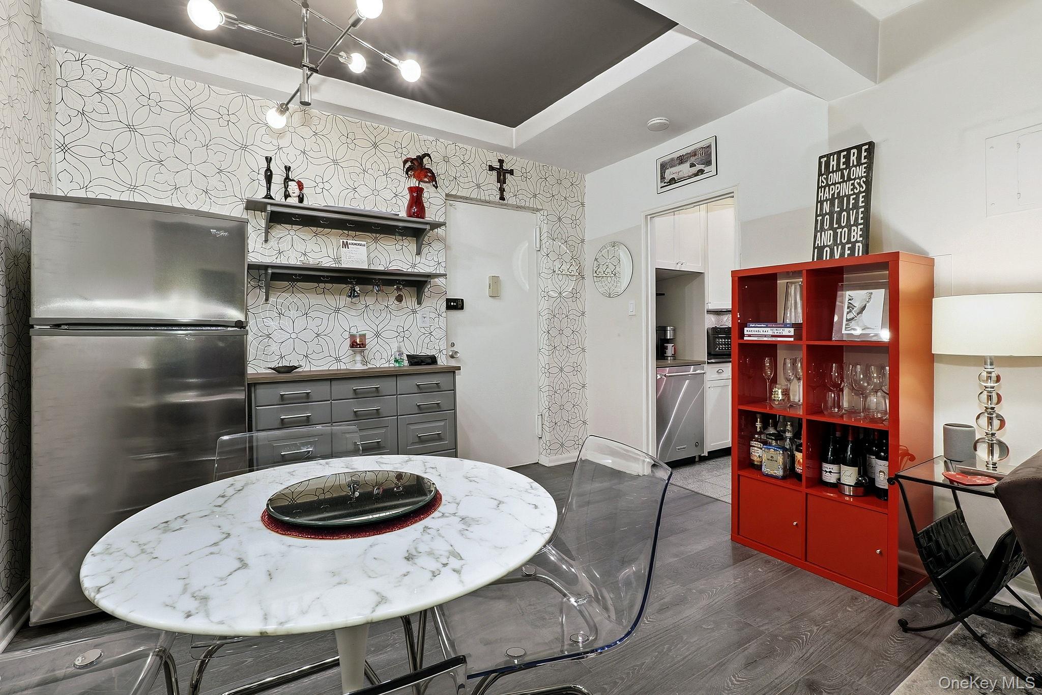 80 Hartsdale Avenue E 101