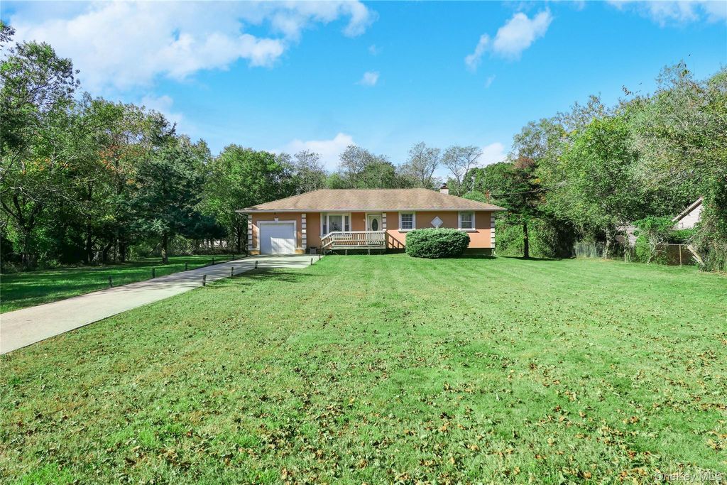 Photo of 34 Wards Lane, Bellport, NY 11713 (MLS # 927651)