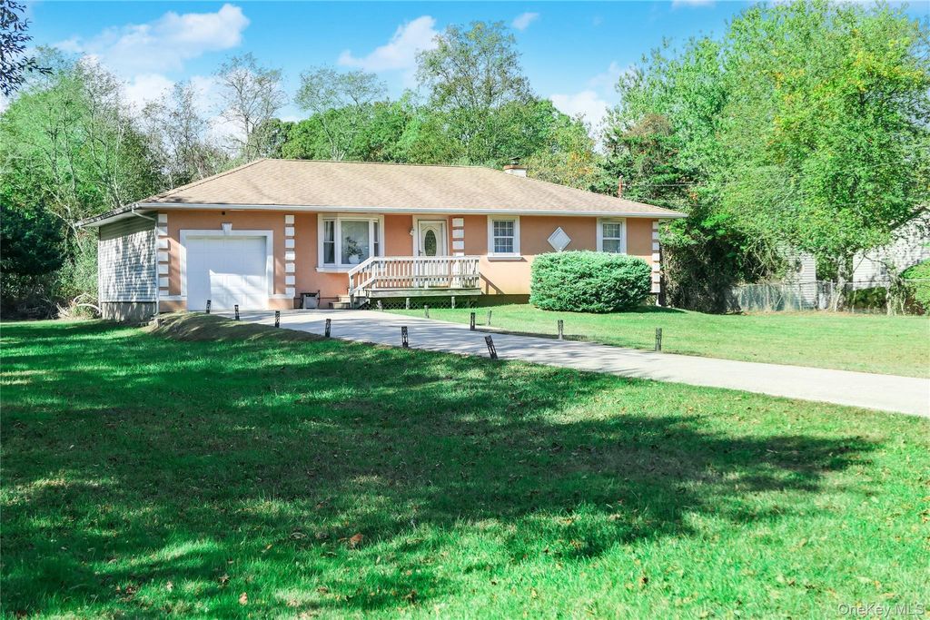 Photo of 34 Wards Lane, Bellport, NY 11713 (MLS # 927651)