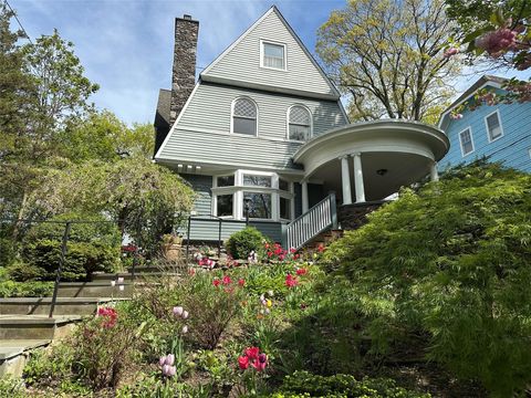 10 Hillcrest Avenue, Yonkers, NY 10705 - #: 838031