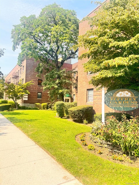 Homes For Sale - 215-09 47th Ave Ave #2C<br/> Queens County, Bayside, NY 11361