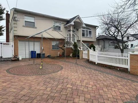 Homes For Sale - 173 Davenport Street<br/> Lindenhurst, NY 11757